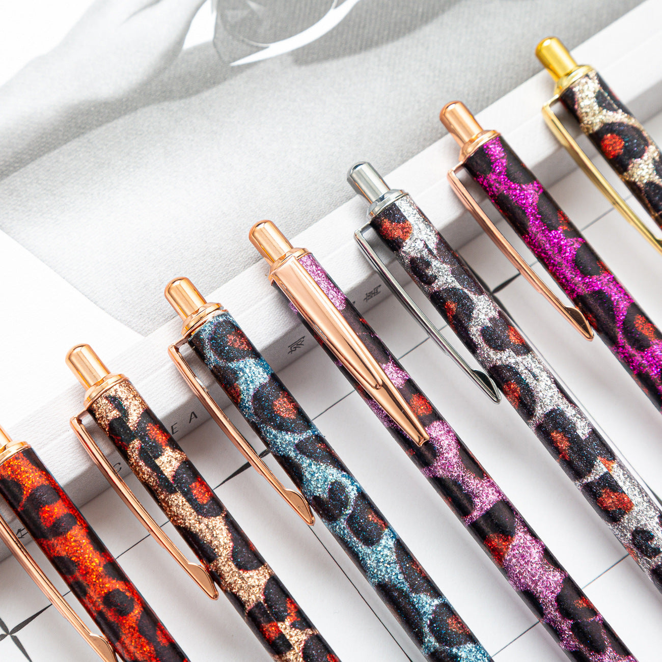 Bolígrafo de léase de leopardo de metal al por mayor